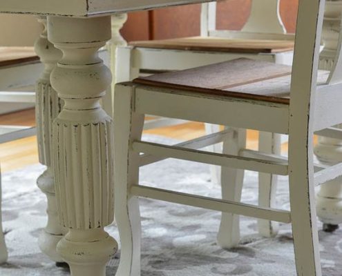 piede di tavolo antico laccato a gesso