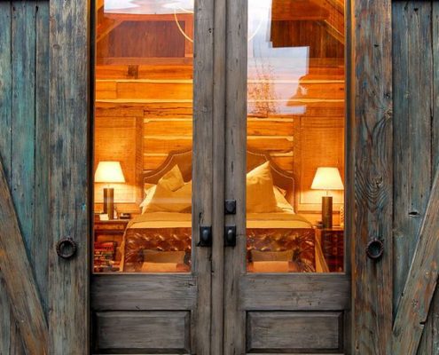 porta scorrevole in una casa di campagna