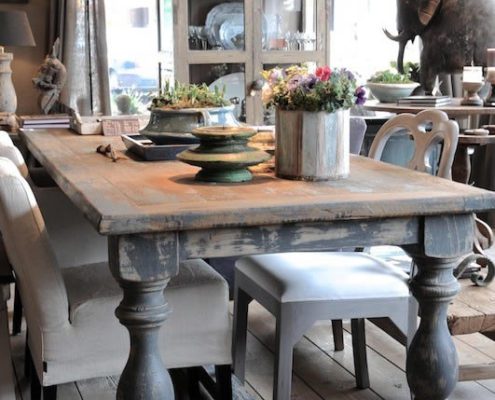 tavolo classico monumentale con piede a rocchetto