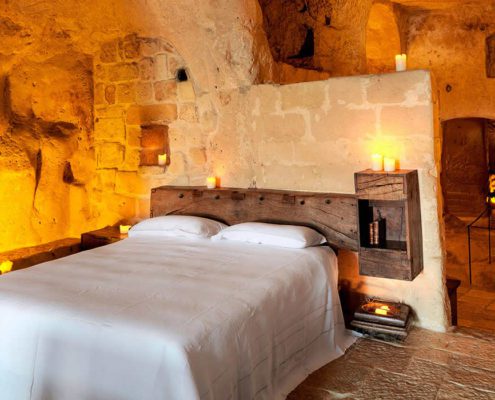 stanza da letto classic in grotta 04 matera I SASSI DI MATERA ….. UN LETTO IN GROTTA