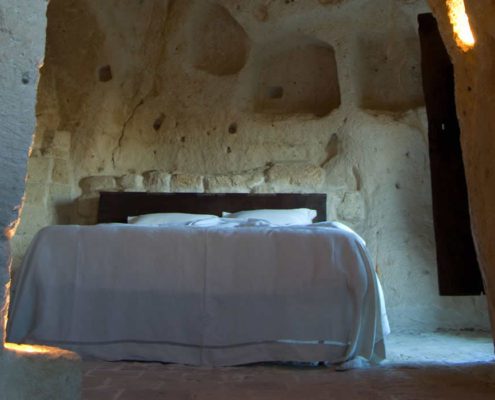 stanza da letto classic in grotta 13 i Sassi di matera stanza da letto classic in grotta 13 i Sassi di matera