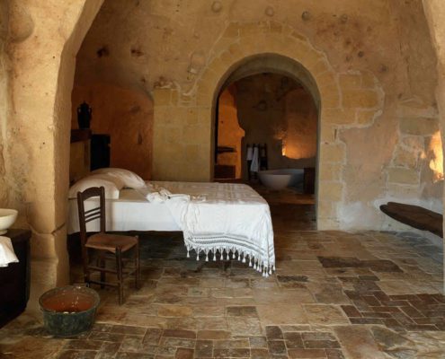 stanza da letto classic in grotta 21 matera