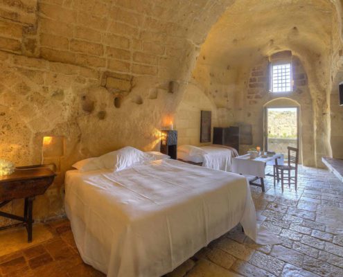 stanza da letto classic in grotta 17 Matera nei Sassi Le Grotte delle Civita 24 Matera