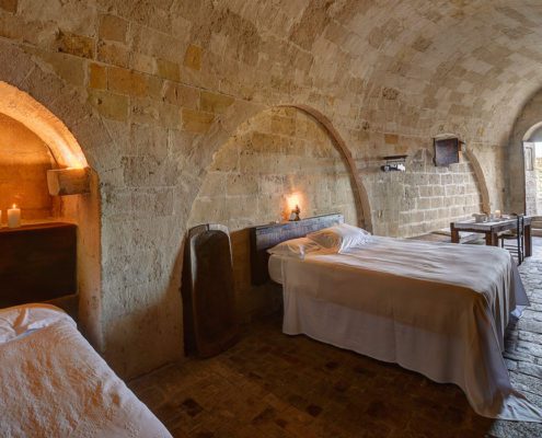 stanza da letto classic in grotta 17 Matera nei Sassi Le Grotte delle Civita 25
