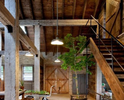 spazio indusrtriale per una casa moderna legno da recupero