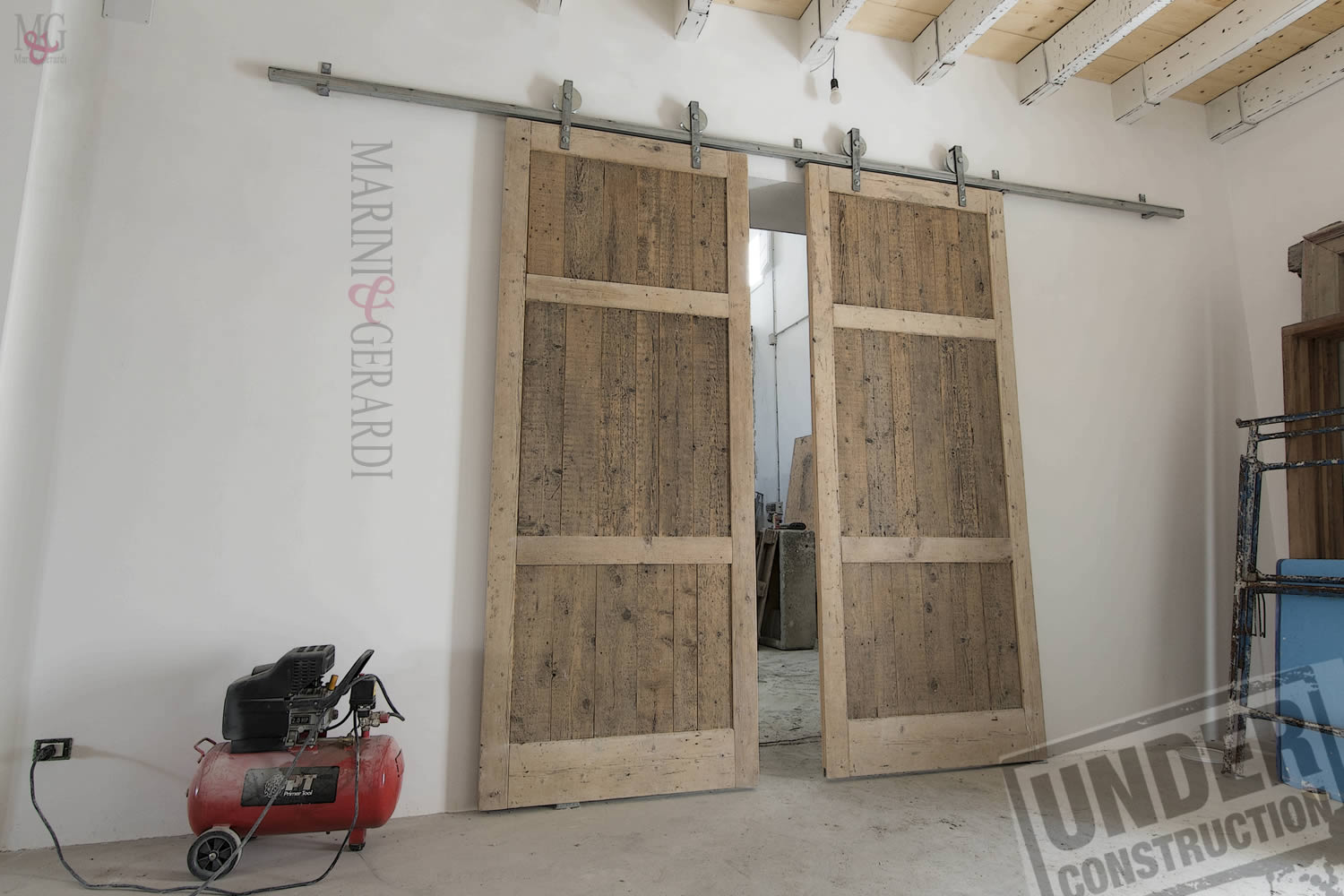 grande Porta scorrevole a due ante struttura in legno Massello di