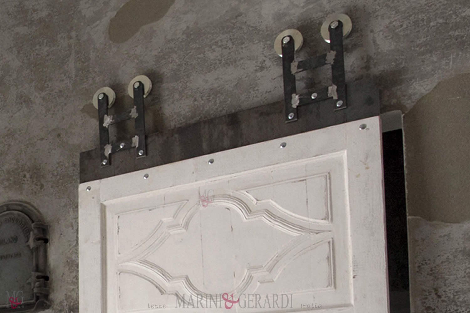 sliding door industrial loft particolare ruote e meccanismo ancoraggio