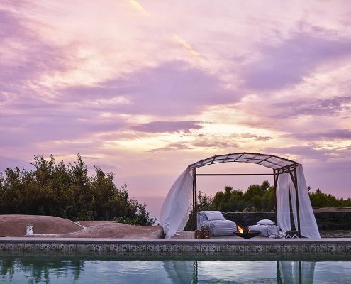 CHRIS EVERARD a Pantelleria photoshoot Gazebo bordo piscina